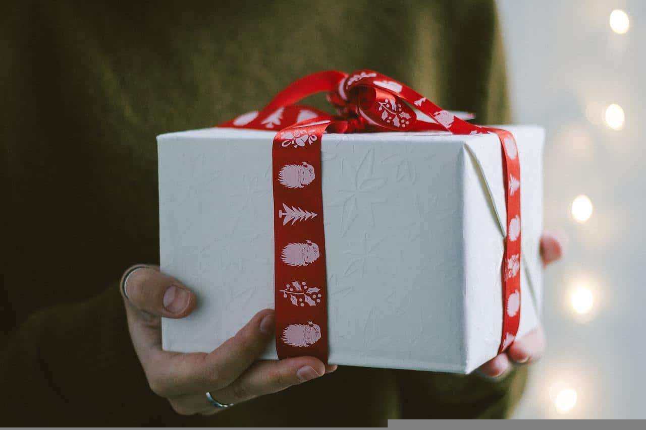 Top 10 Best DIY Gifts For Boyfriends To Melt Your Lover's Heart